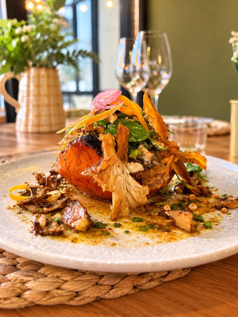 Potimarron rôti aux champignons servi en salle, Chez Albertine à Soustons